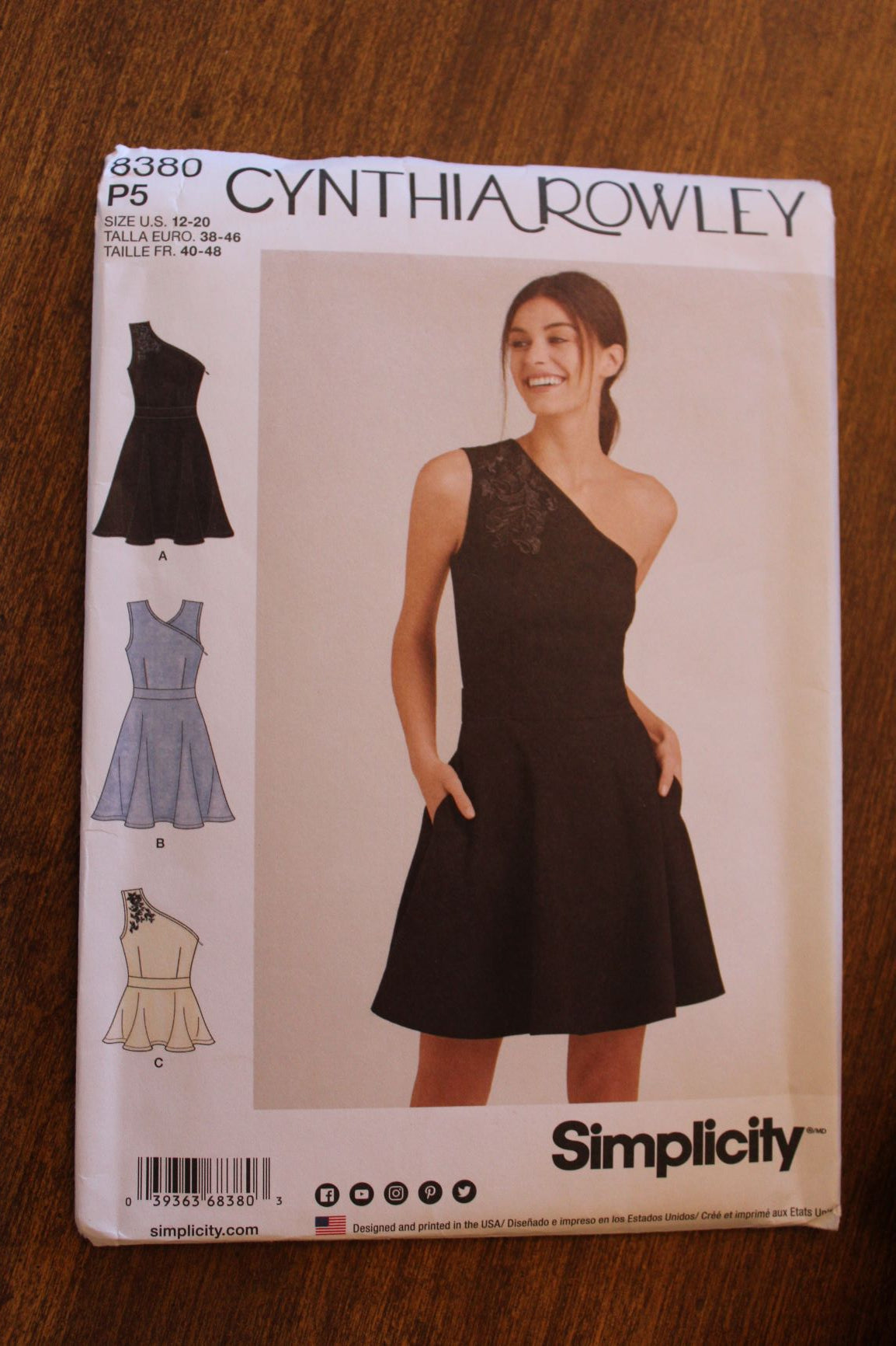 strapless open back dress Simplicity 8380, Misses Dresses, Tops, Uncut Sewing Pattern –  Stylesewwear.boutique