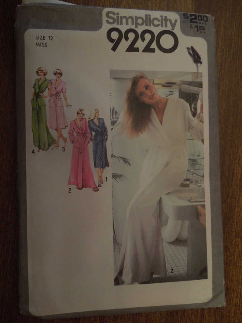 Simplicity 9220, Misses, Robes, Size 12, Uncut Sewing Pattern